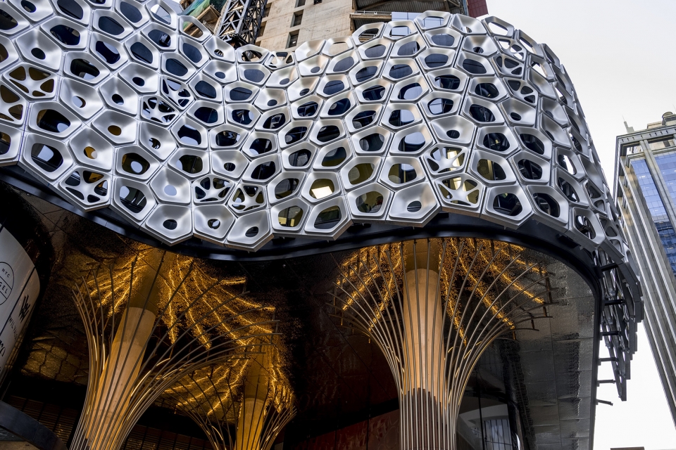 005-iconic-facade-from-australian-artist-alexander-knox-by-uap-960x640.jpg